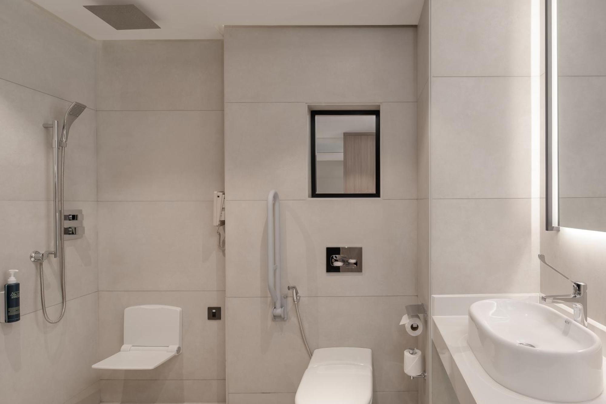 Four Points By Sheraton Hotel *